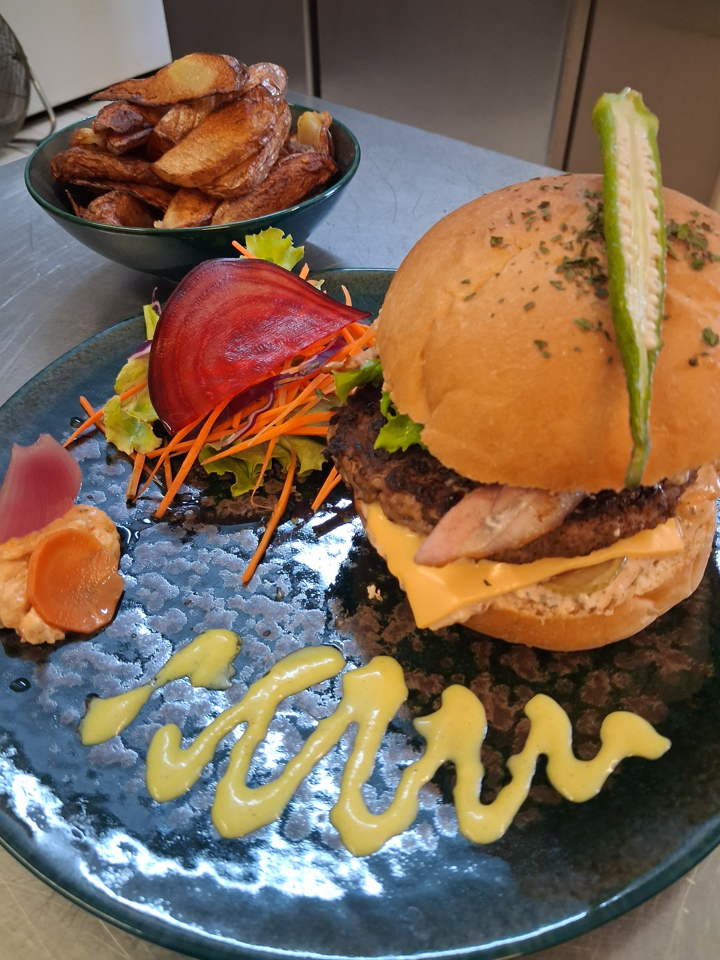 Burger gastronomique — restaurant midi Fort-de-France